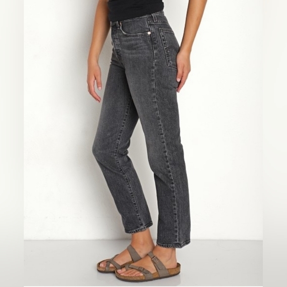 EUC Levi's Wedgie Straight Jeans Break a Leg 26/28 - Picture 3 of 3